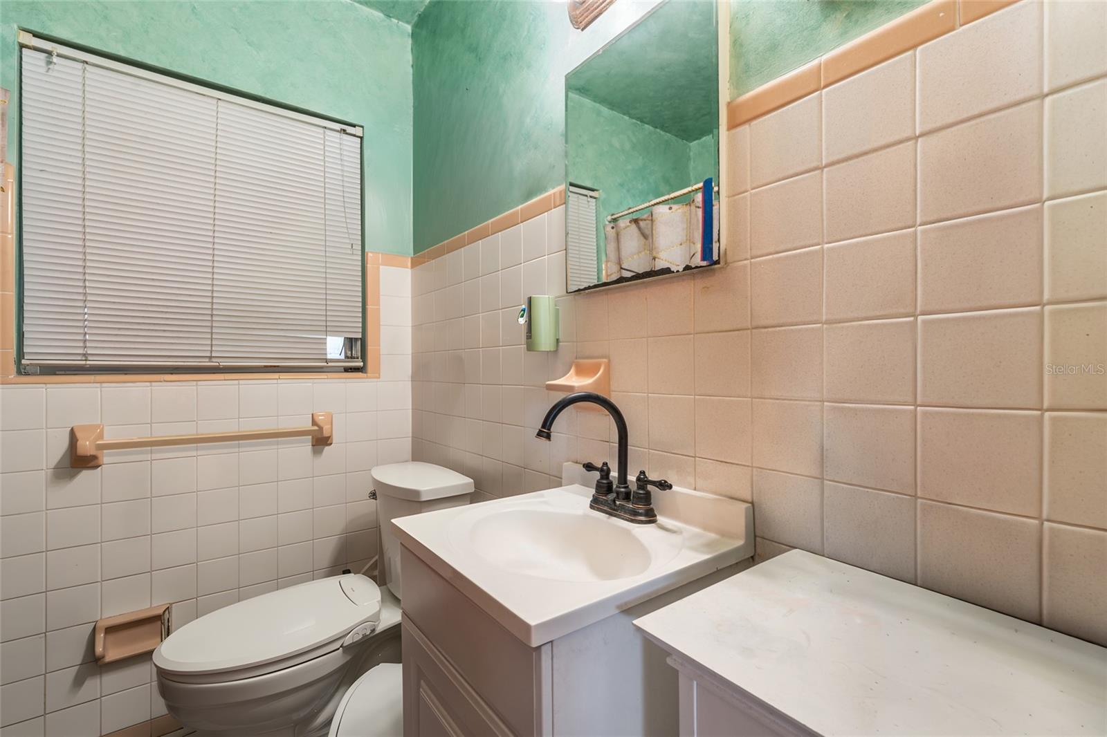 ESQUIRE MANOR - Residential