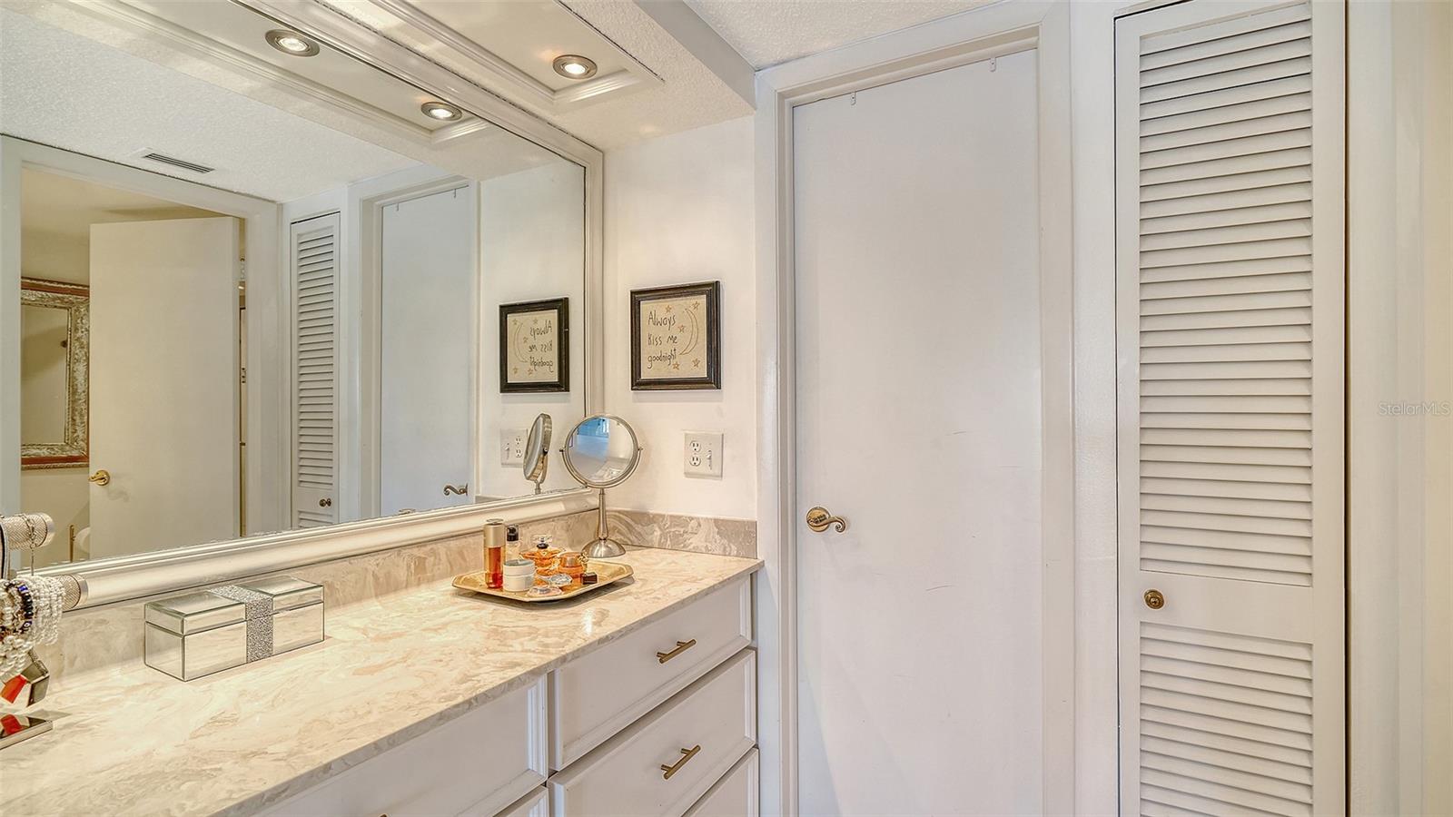 SIESTA HARBOR III - Residential Lease