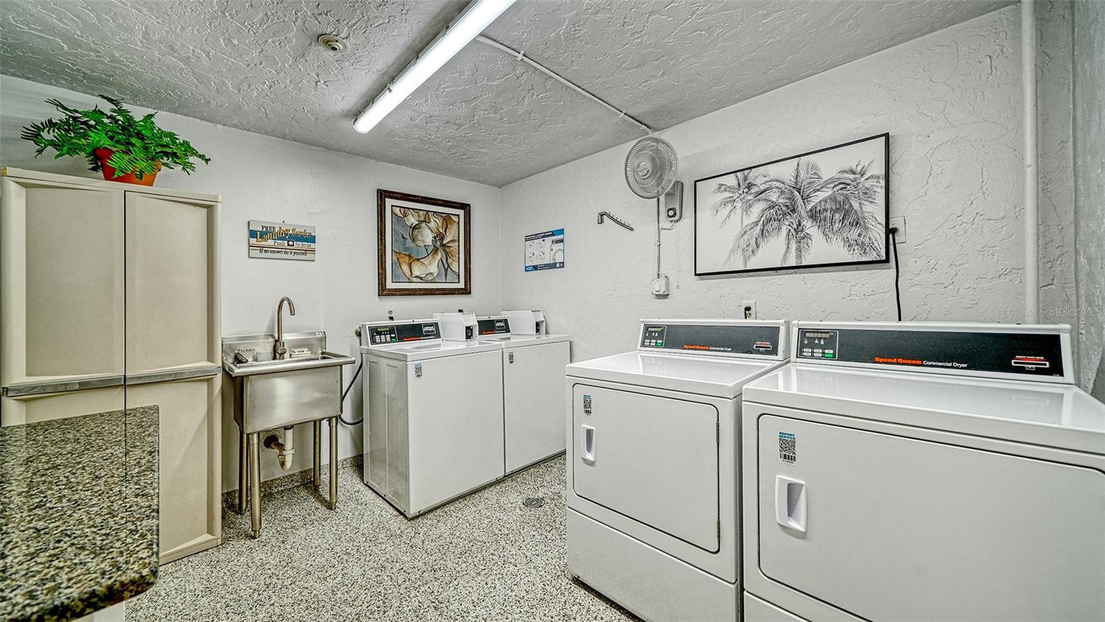 SIESTA HARBOR III - Residential Lease