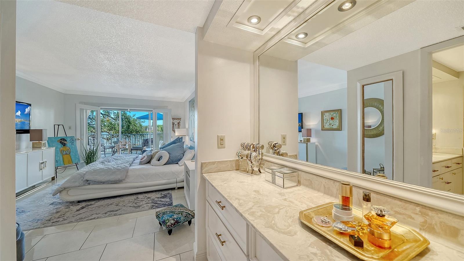 SIESTA HARBOR III - Residential Lease