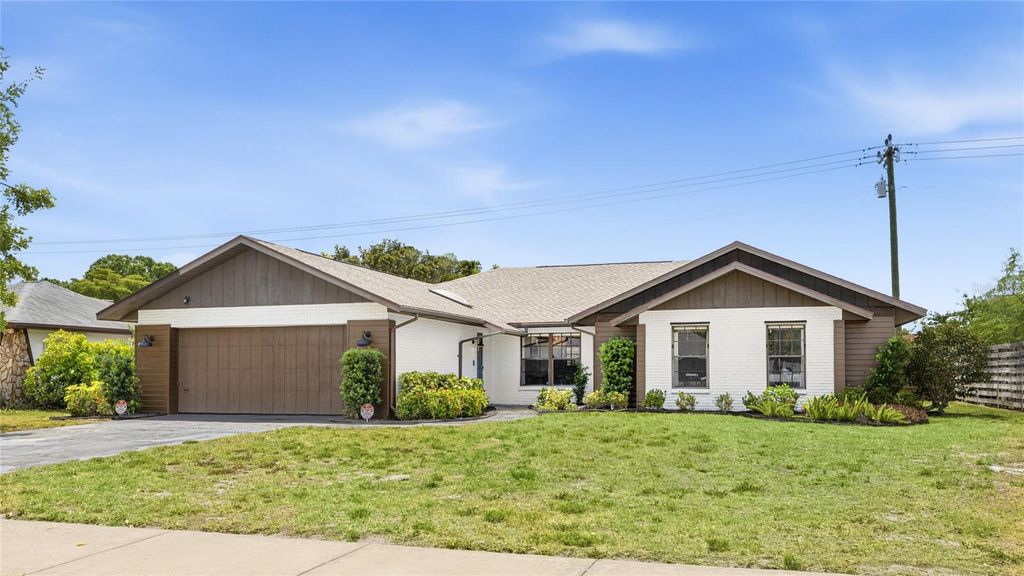 Photo of 6513 29th Avenue W, Bradenton, FL 34209 (MLS # A4691269)