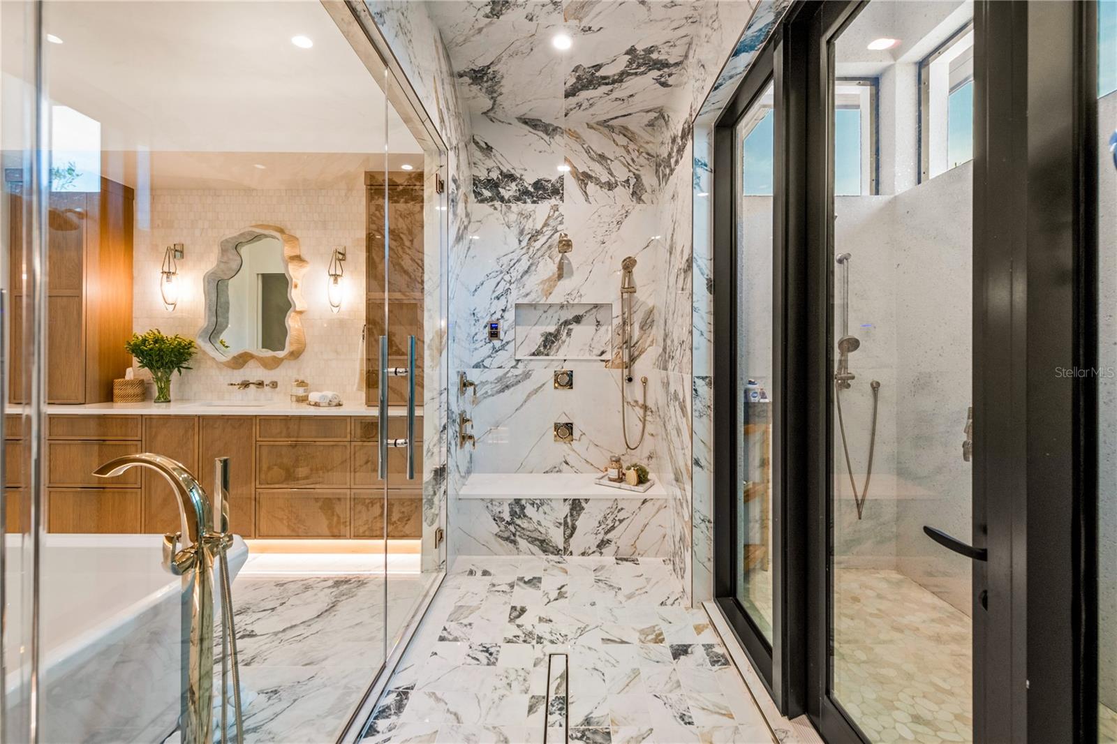 SIESTA ISLES - Residential