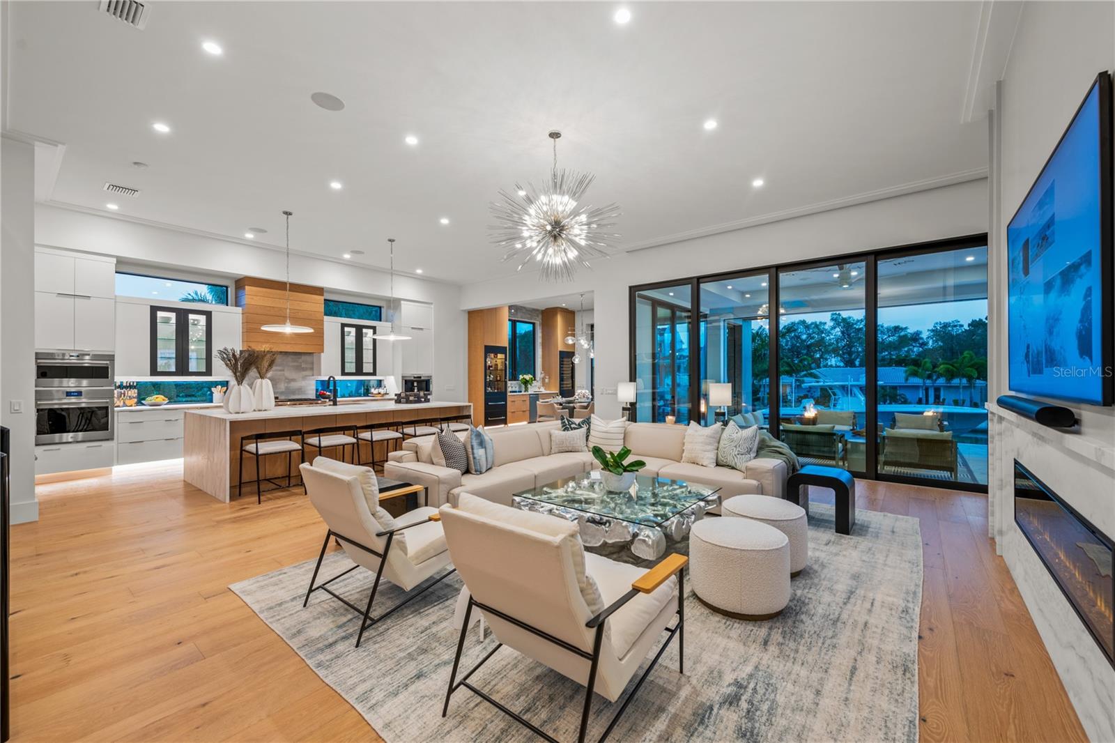 SIESTA ISLES - Residential