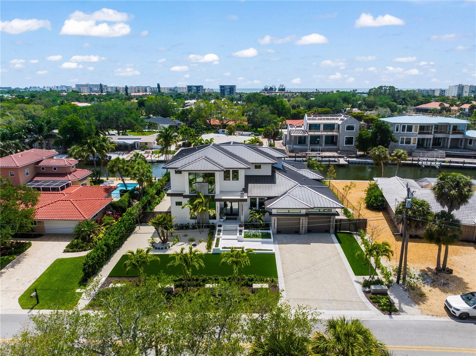 SIESTA ISLES - Residential