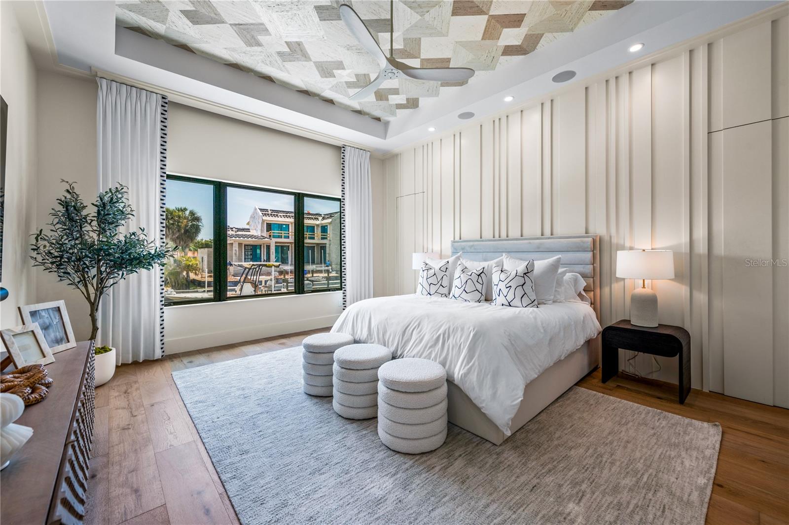 SIESTA ISLES - Residential