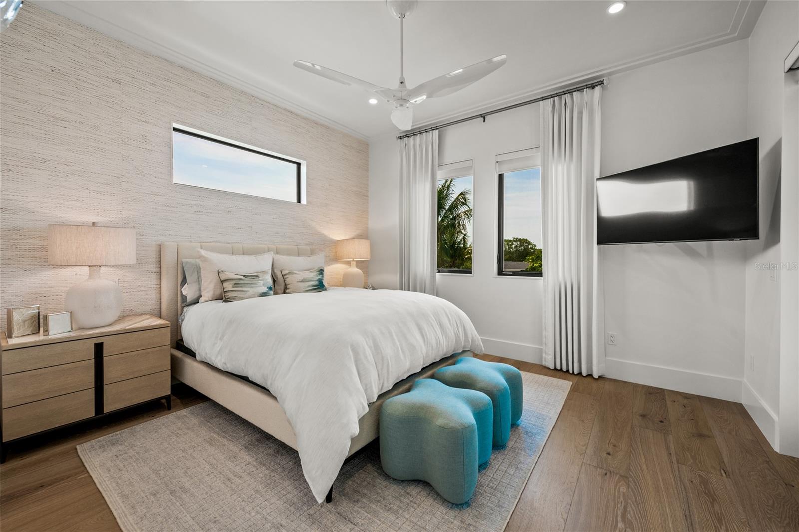 SIESTA ISLES - Residential