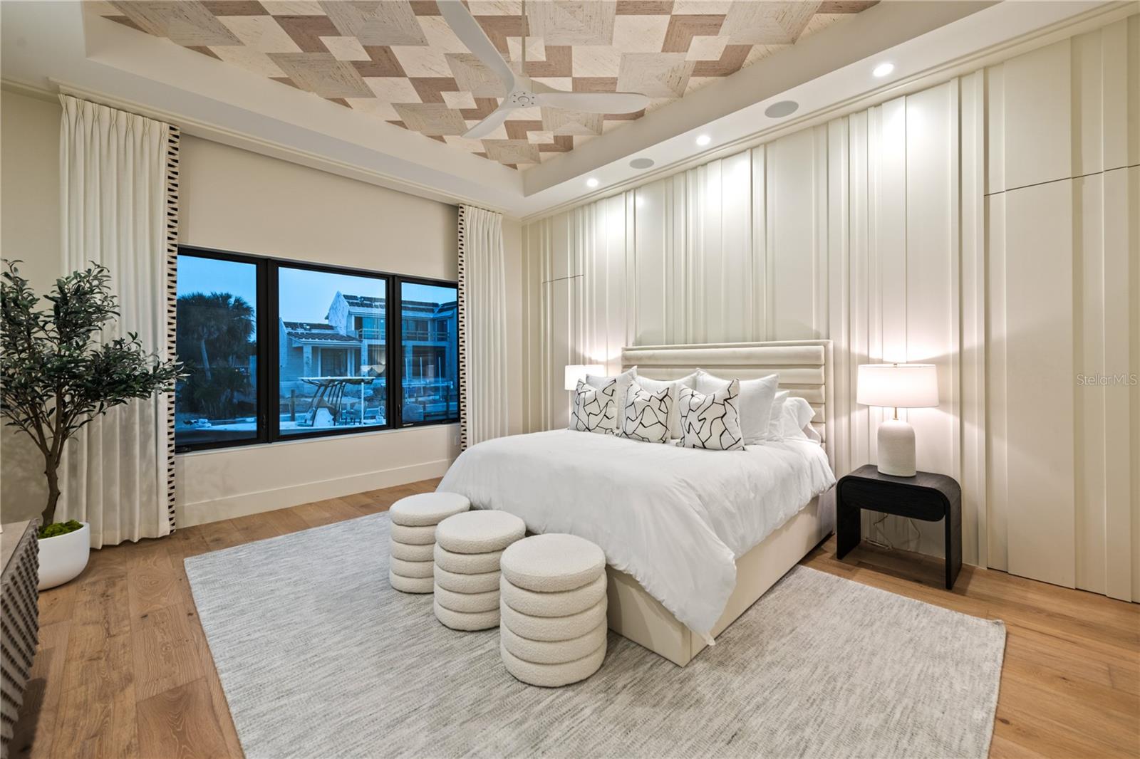 SIESTA ISLES - Residential