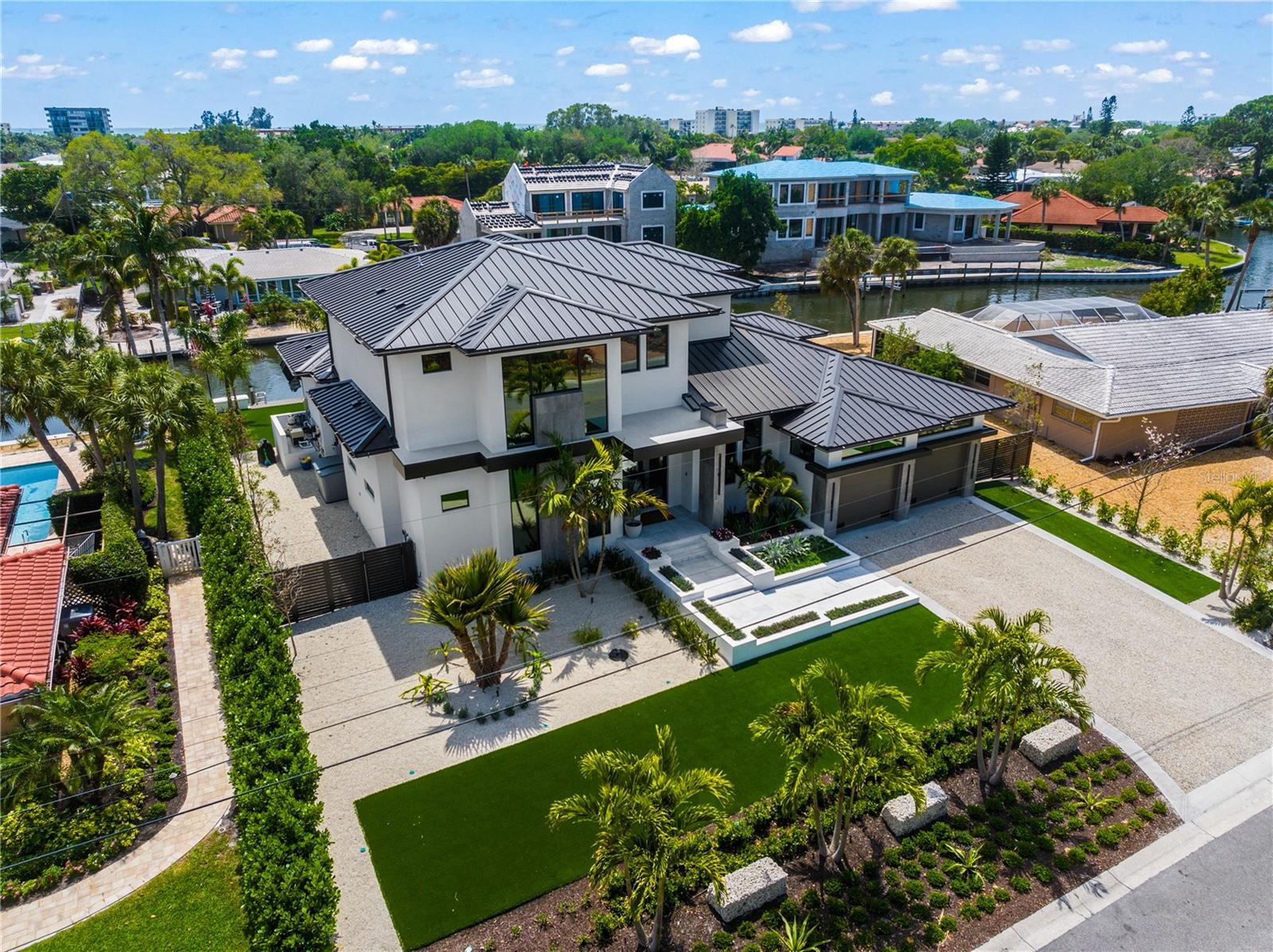 SIESTA ISLES - Residential