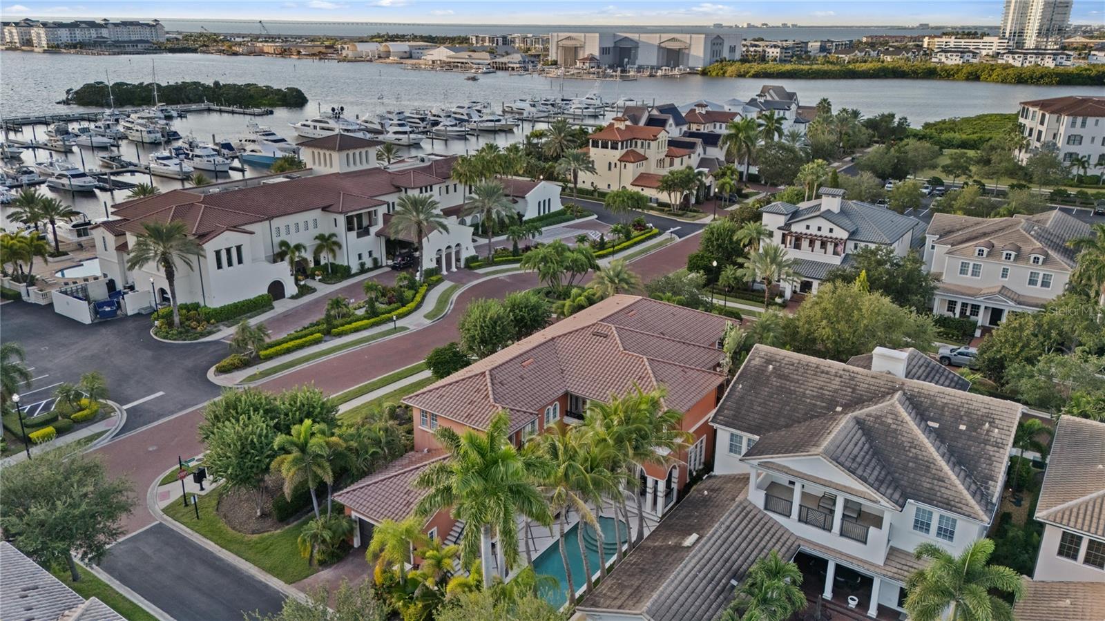 4912 YACHT CLUB