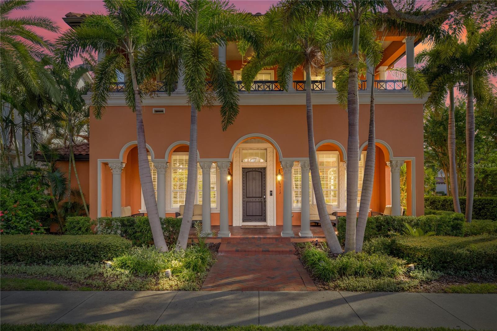 4912 YACHT CLUB
