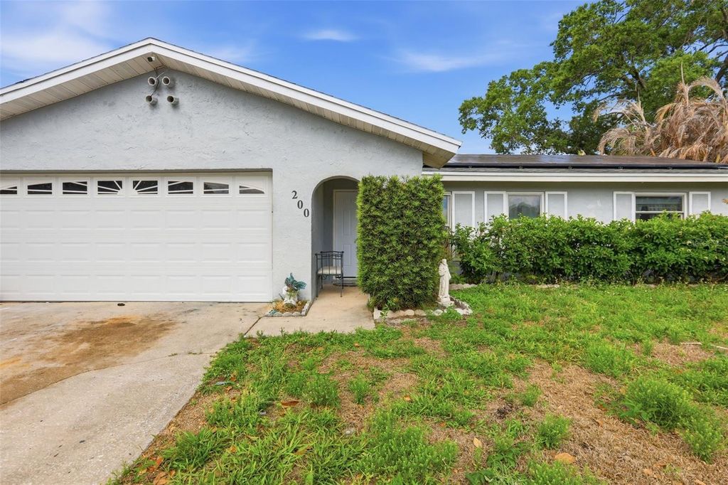 Photo of 200 Sir Lawrence Drive, Sanford, FL 32773 (MLS # O6400133)