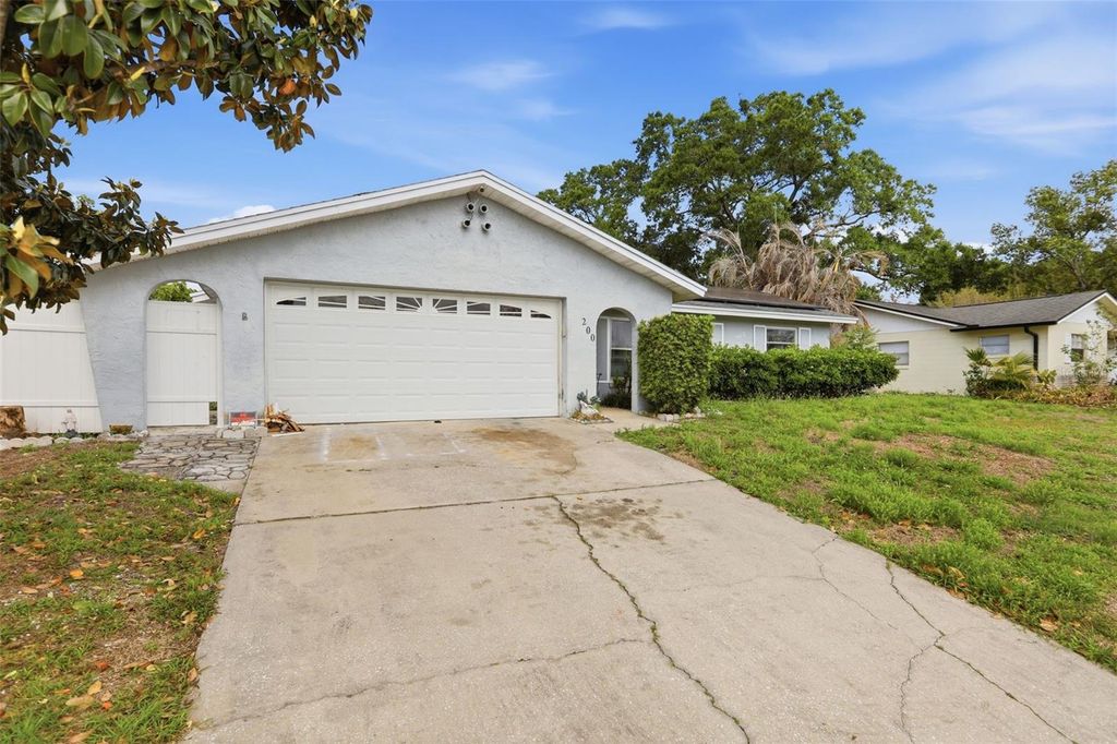 Photo of 200 Sir Lawrence Drive, Sanford, FL 32773 (MLS # O6400133)