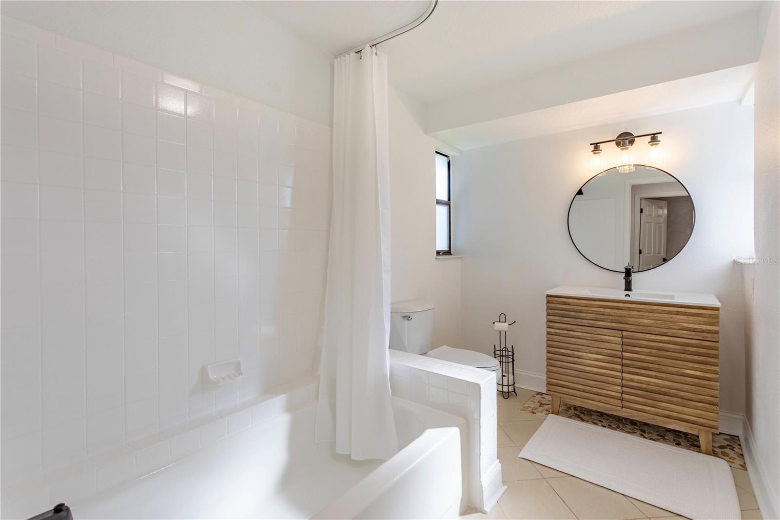 HARBOR EAST UNIT 1 - Residential Lease