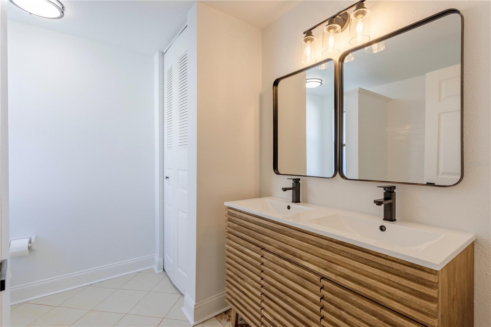 HARBOR EAST UNIT 1 - Residential Lease