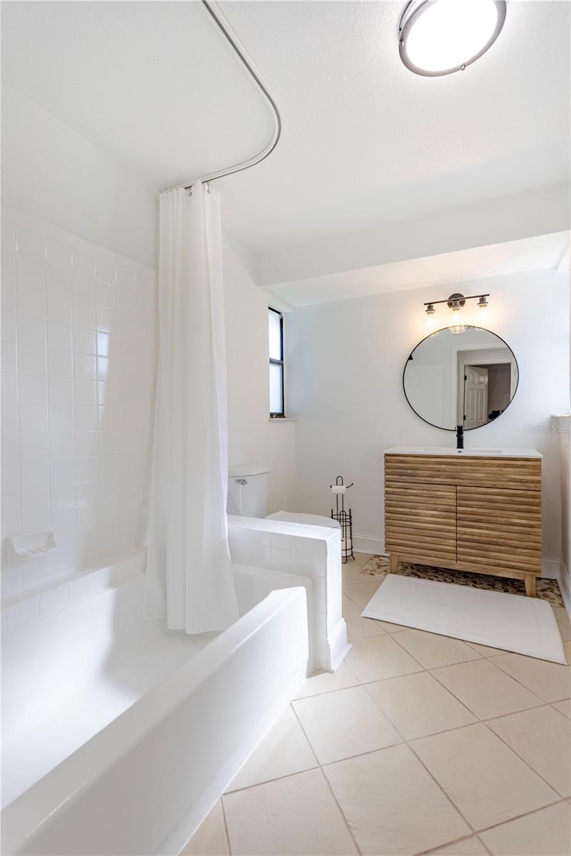 HARBOR EAST UNIT 1 - Residential Lease