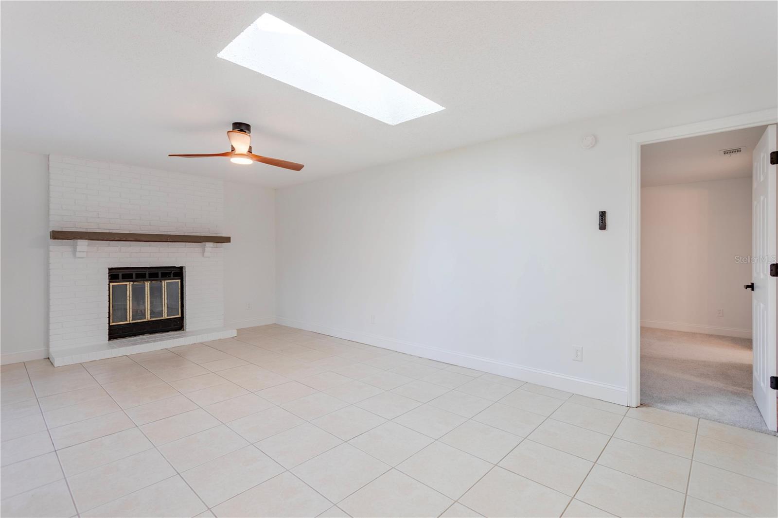 HARBOR EAST UNIT 1 - Residential Lease