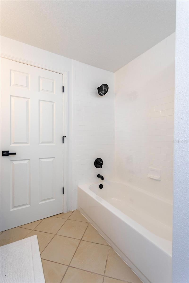 HARBOR EAST UNIT 1 - Residential Lease