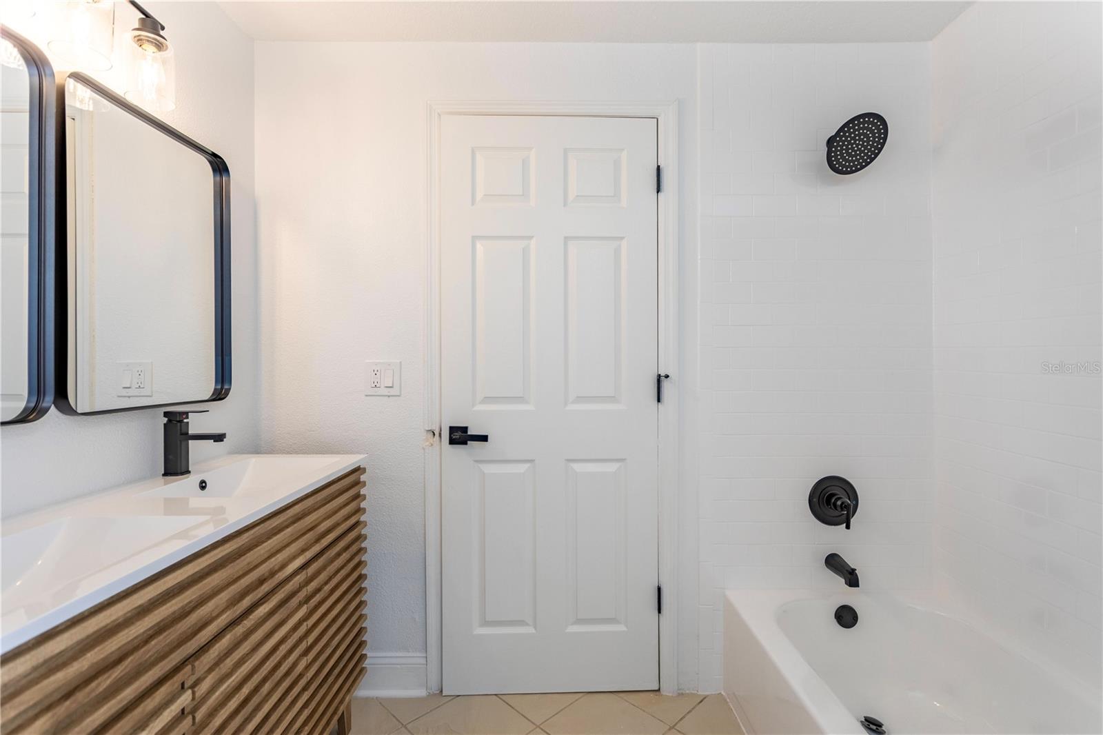 HARBOR EAST UNIT 1 - Residential Lease