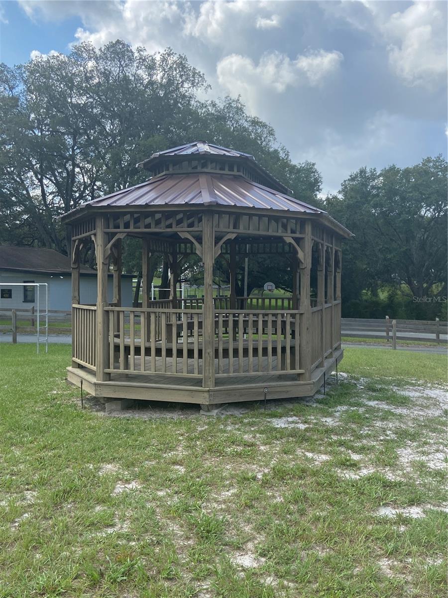 RAINBOW LAKES ESTATE - Land