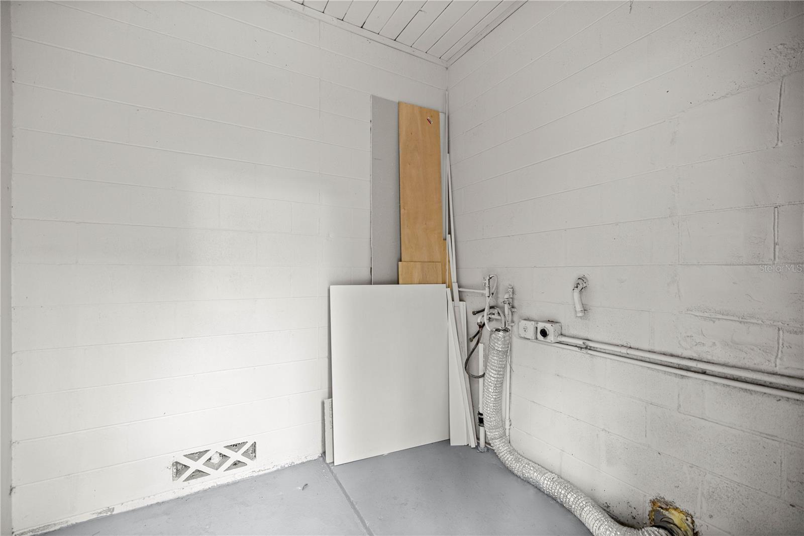FLOYDS ADD 01 - Residential