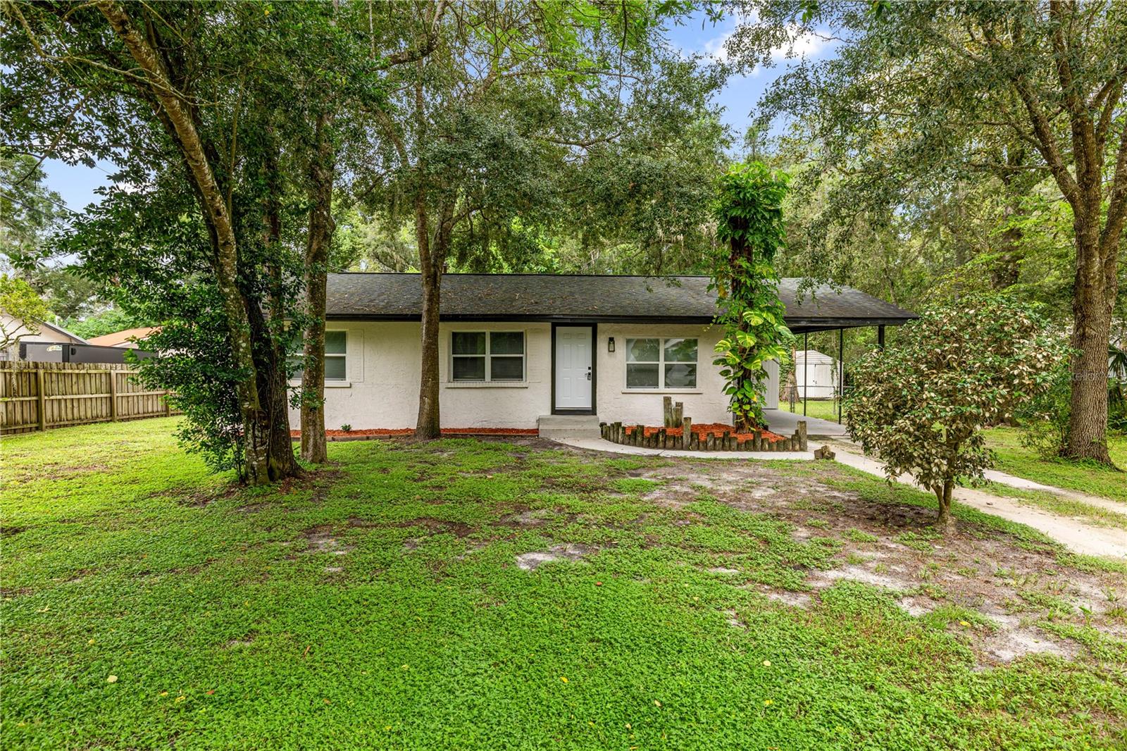 THE PROPERTY IS FULLY REMODELED AND VACANT! Beautiful 3 bedroom, 1 bath home in Belleview! * GORGEOUS KITCHEN * NEW GRANITECOUNTERTOPS & NEW KITCHEN CABINETS * NEW WINDOWS * UPDATED BATHROOM* NEW FLOORS * NEW WATER HEATER * NEW A/C UNITS *NEW FIXTURES THROUGHOUT * NEW RECESSED LIGHTING THROUGHOUT * BRAND NEW CEILING FAN FIXTURES * CUSTOM DESIGN BACKPADIO DECK * Beautiful, private back yard! No HOA fees. Located in the heart of Belleview, close to shopping and outdoor activities.