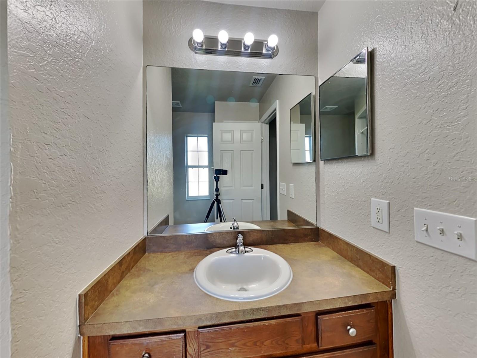 LAKE ELOISE POINTE - Residential Lease