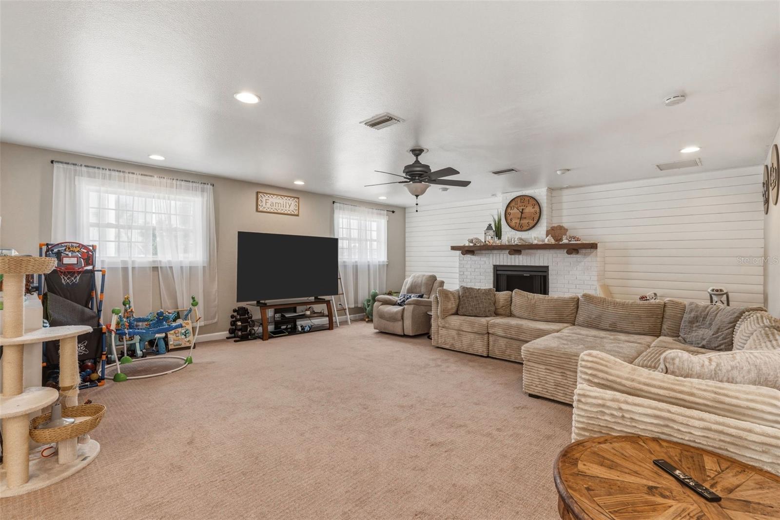 CHARLOTTE PARK - Residential