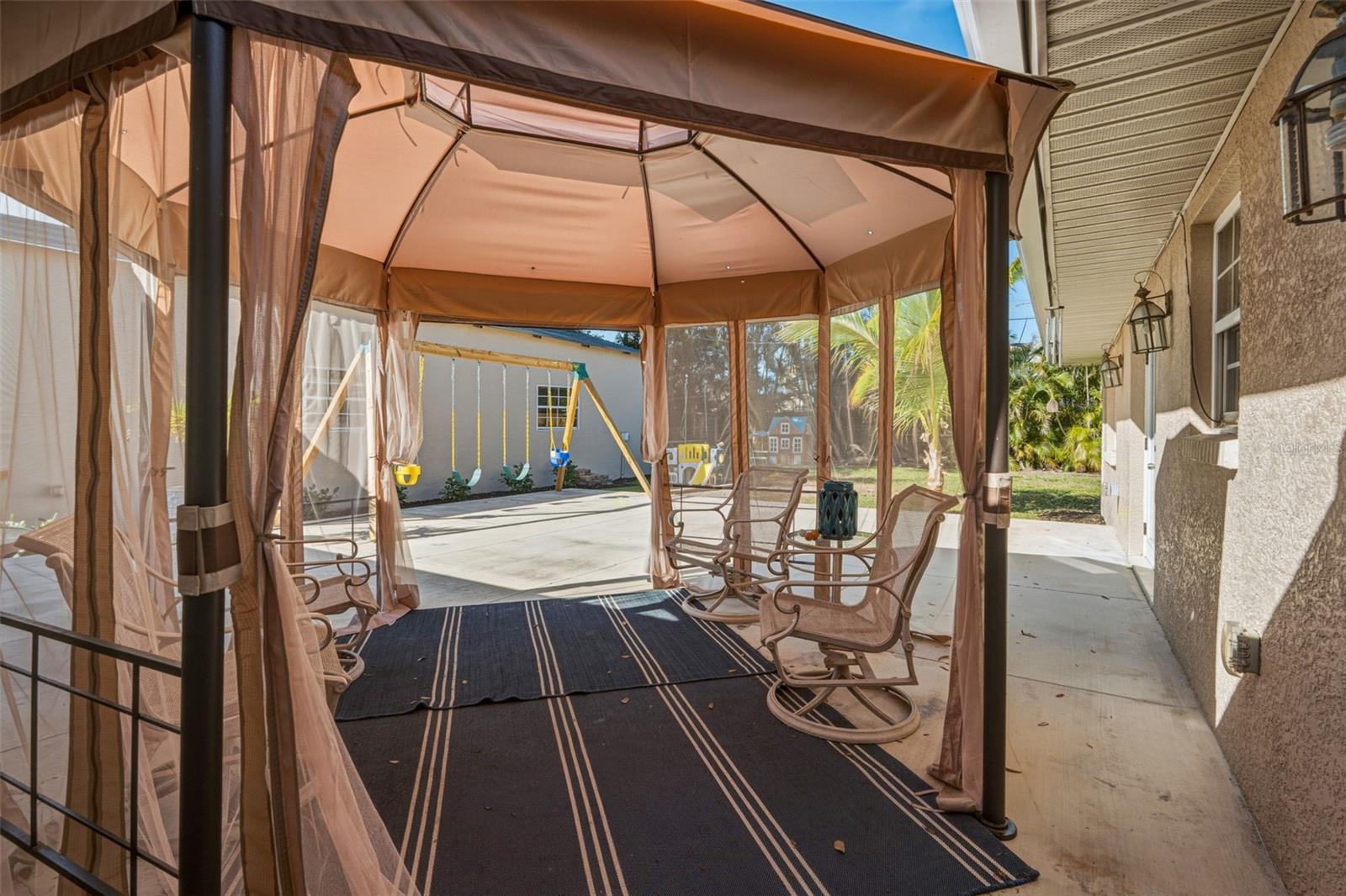 CHARLOTTE PARK - Residential