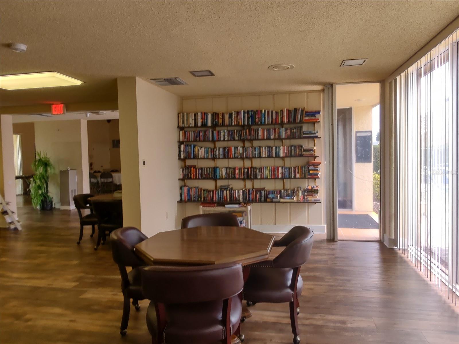 LAKES VILLAS CONDO I - Residential