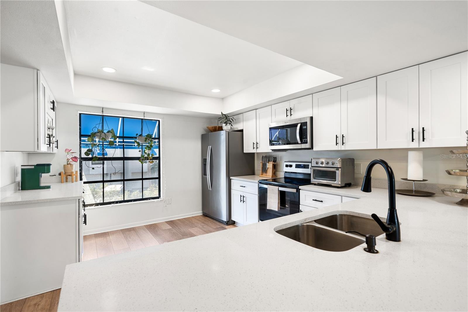 BAYWAY CONDO PH ONE - Residential