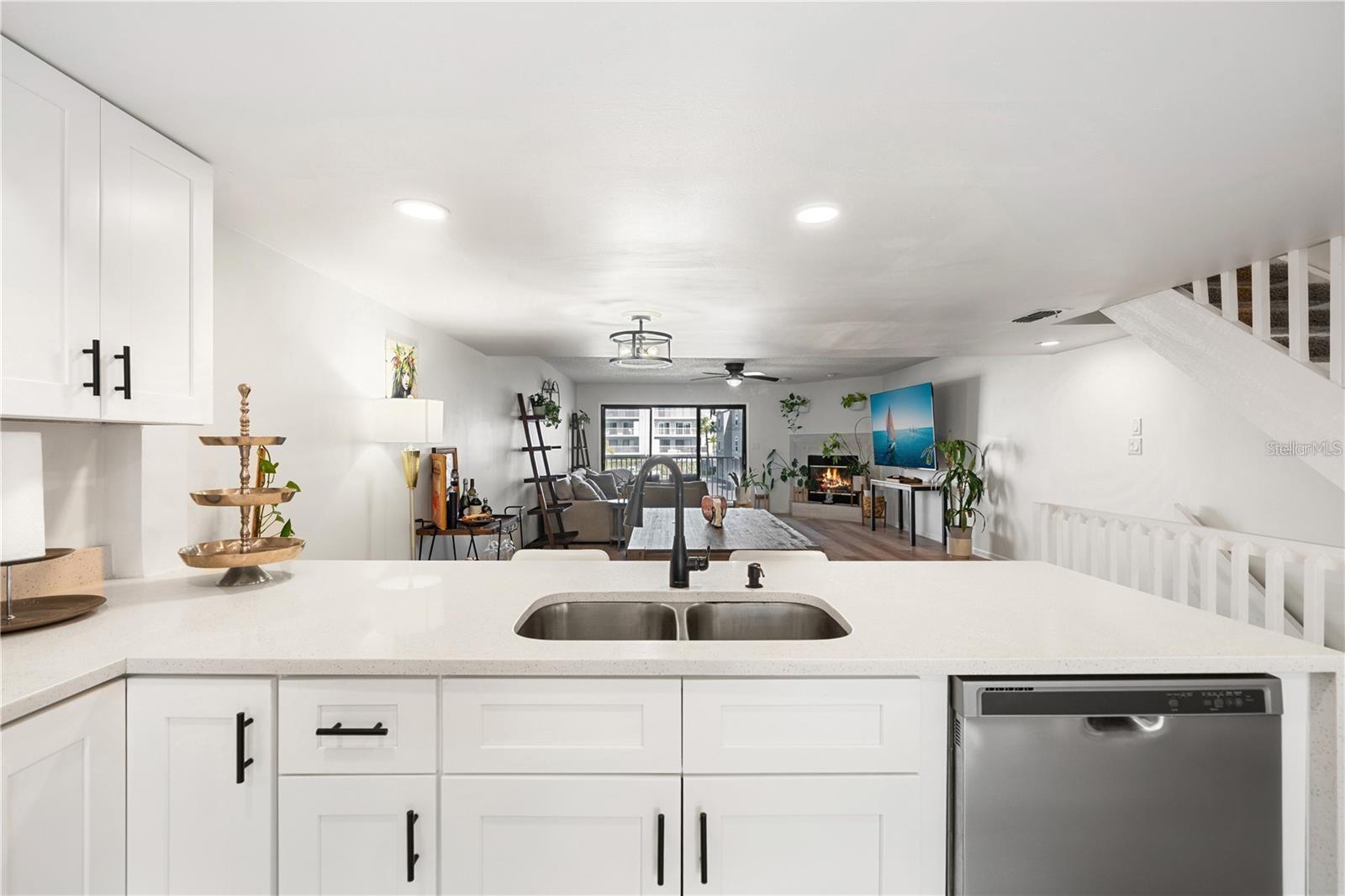 BAYWAY CONDO PH ONE - Residential
