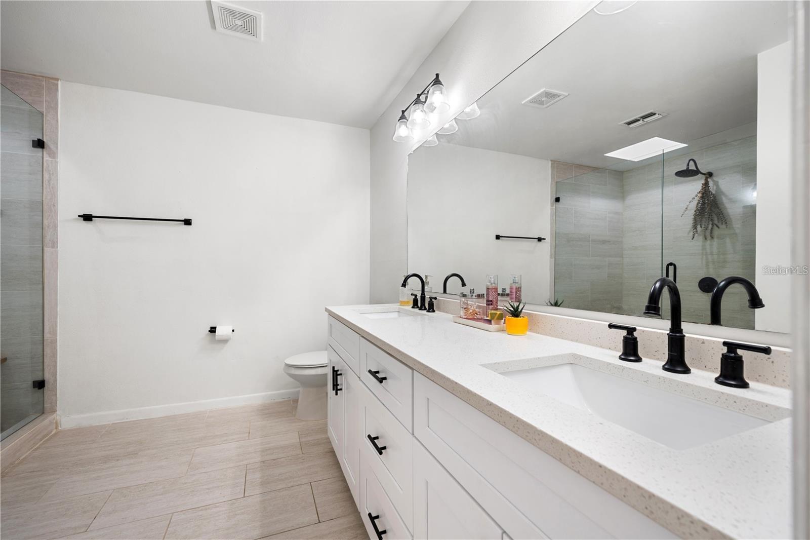 BAYWAY CONDO PH ONE - Residential