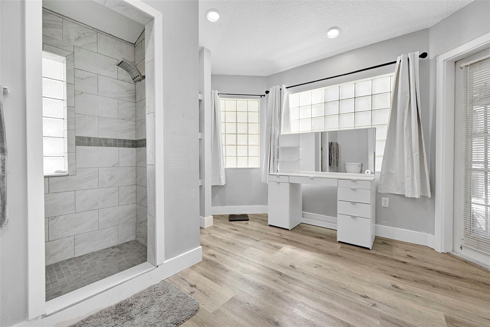 ROLLING OAKS ESTATES - Residential