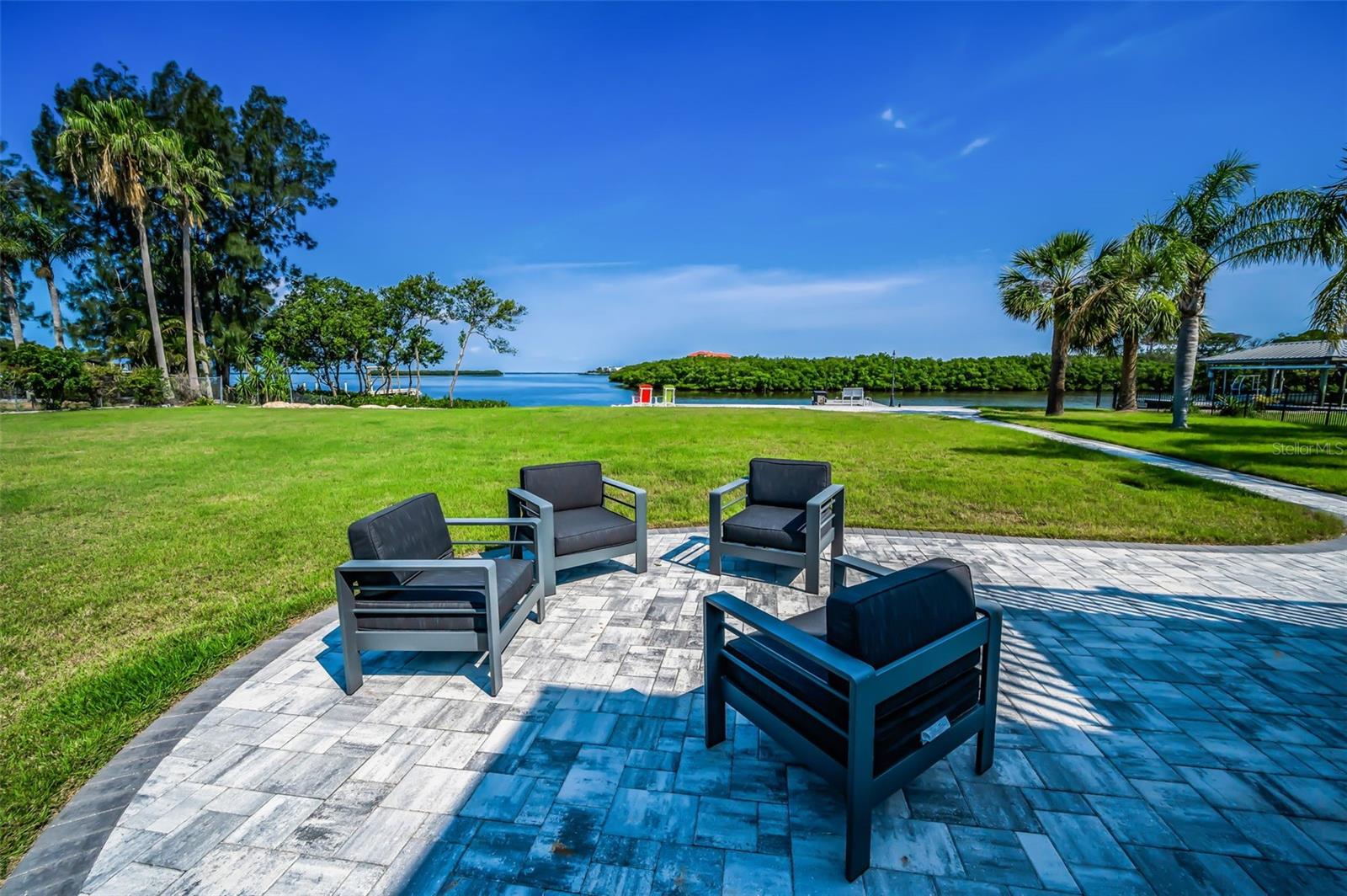 SEA BREEZE ISLAND - Residential