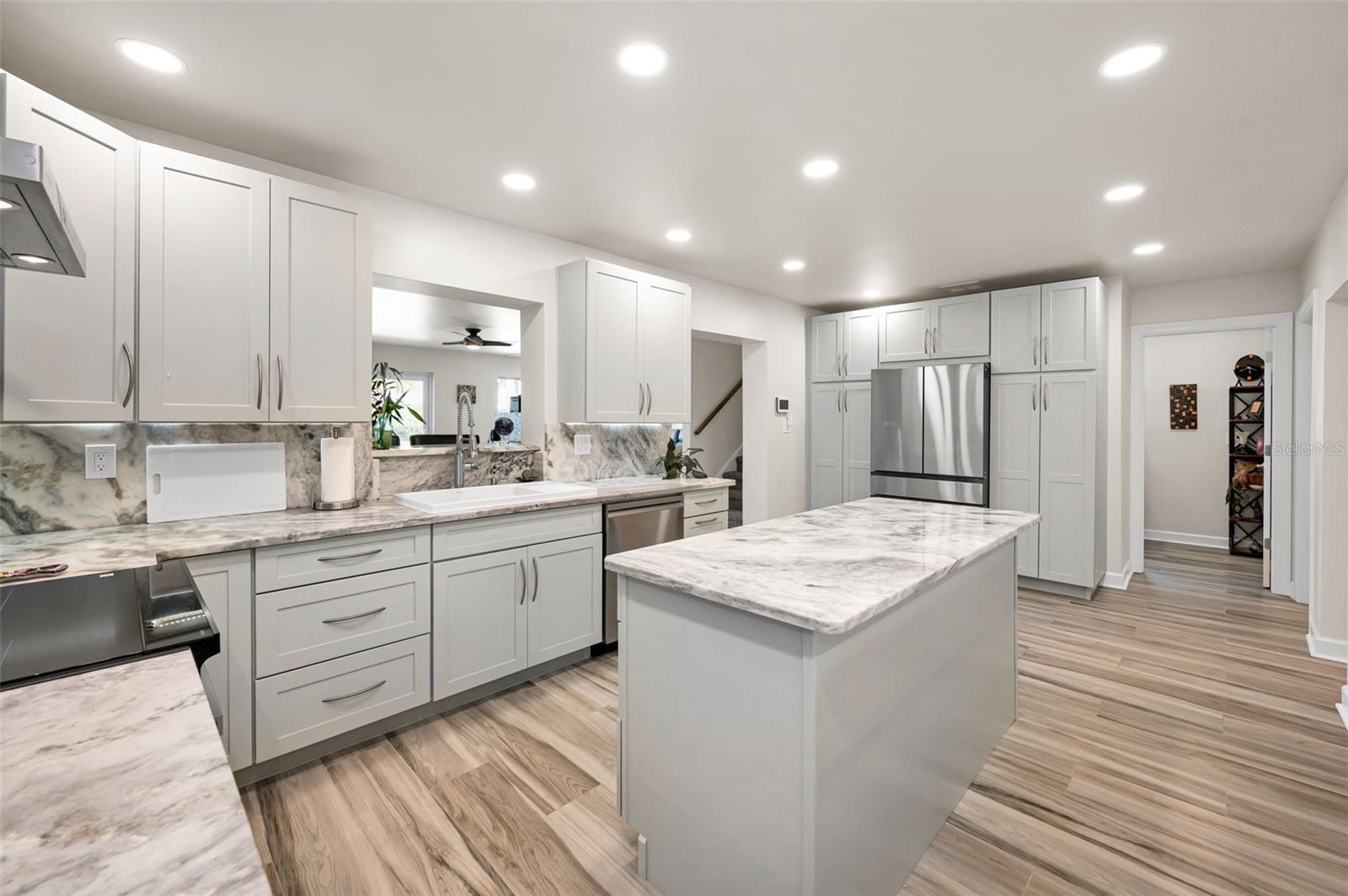 SEA BREEZE ISLAND - Residential