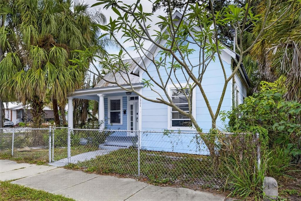 Photo of 1304 E 15th Avenue, Tampa, FL 33605 (MLS # TB8509737)