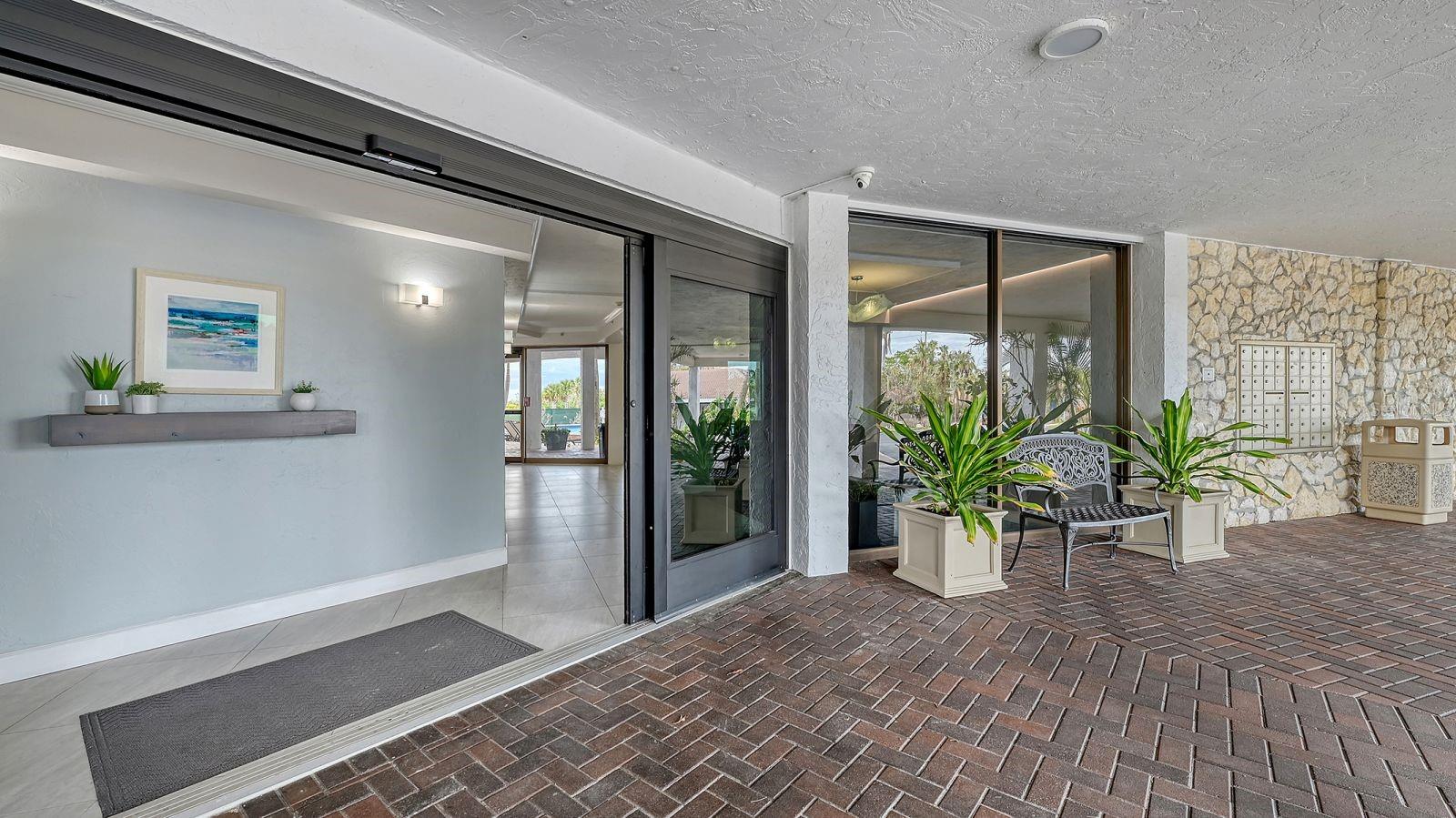 ST ARMAND TOWERS - Residential