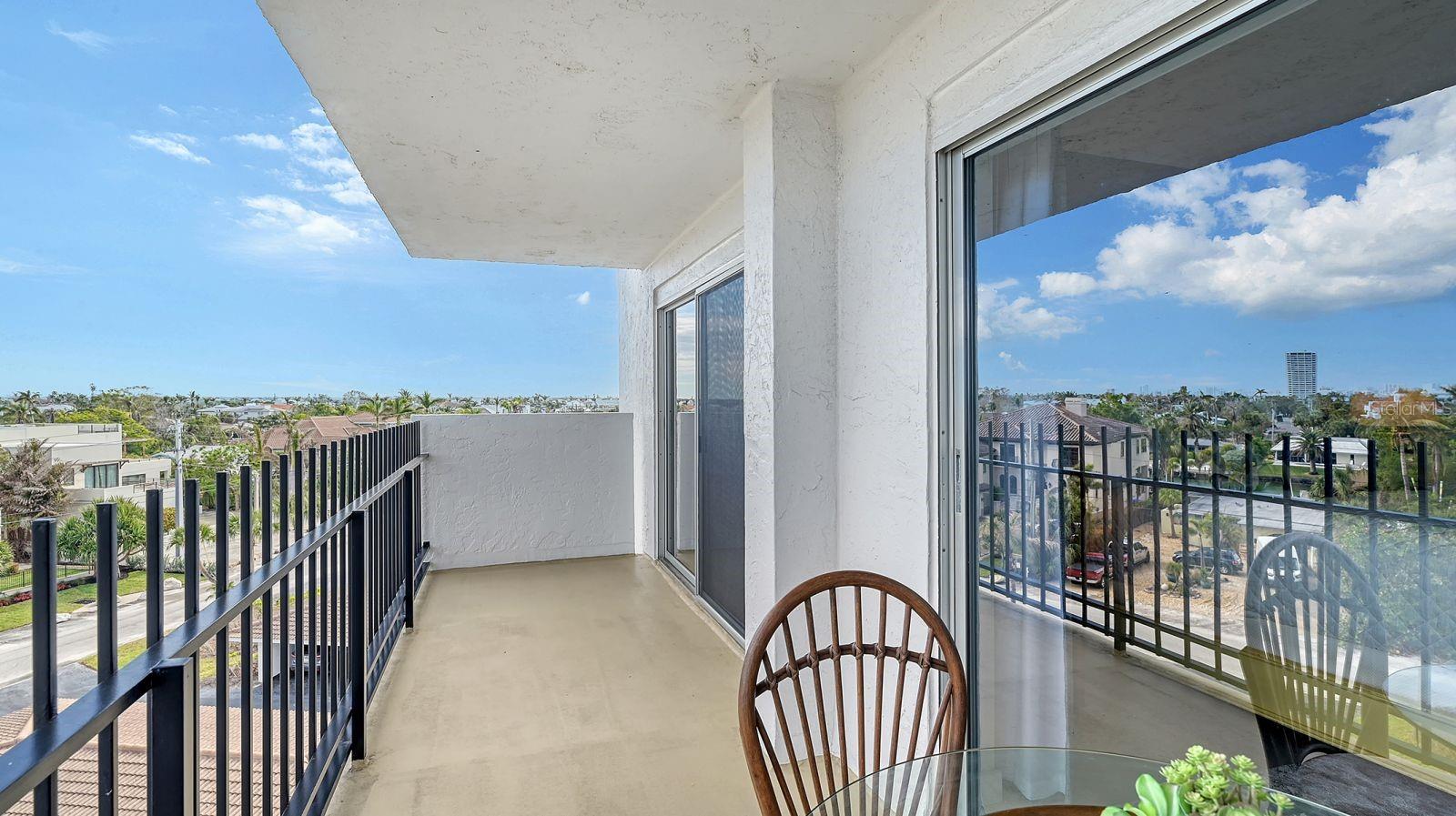 ST ARMAND TOWERS - Residential