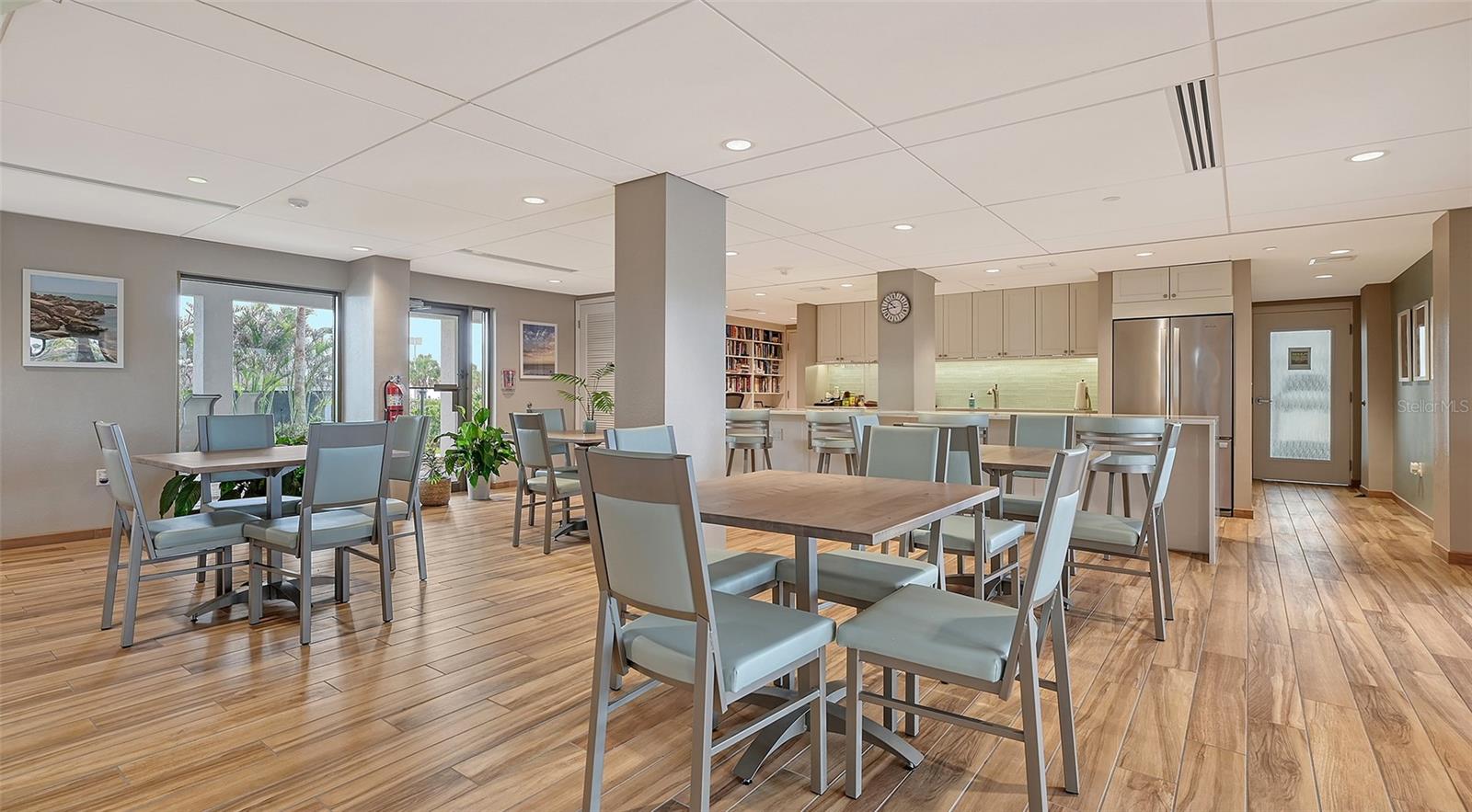 ST ARMAND TOWERS - Residential