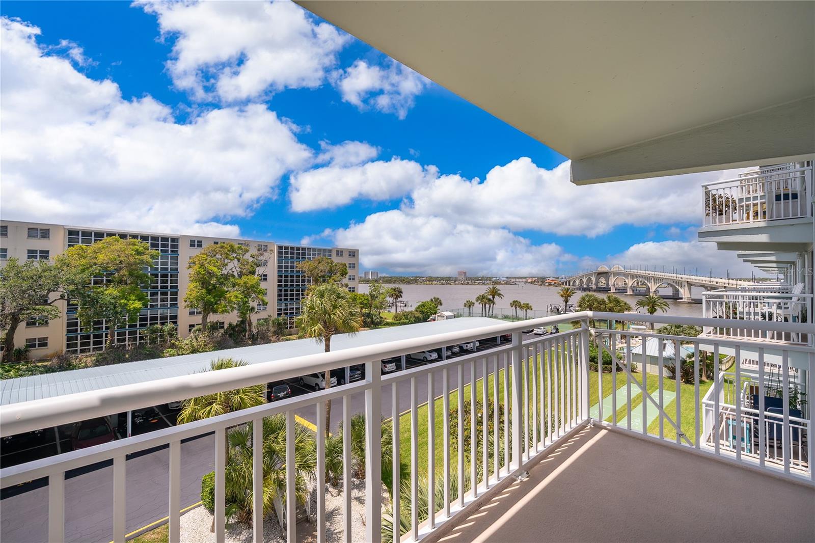 100 SILVER BEACH AVENUE 516