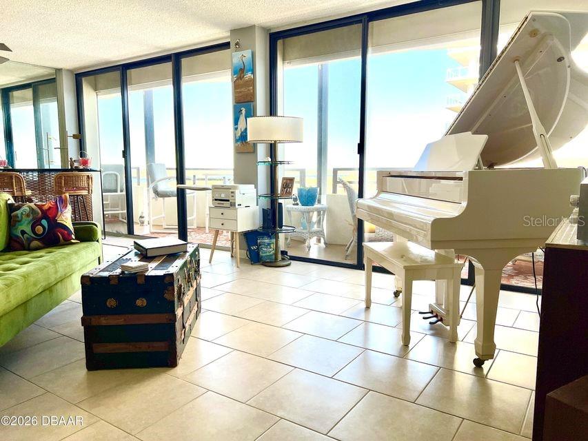 OCEAN RITZ CONDO UNIT 01 - Residential