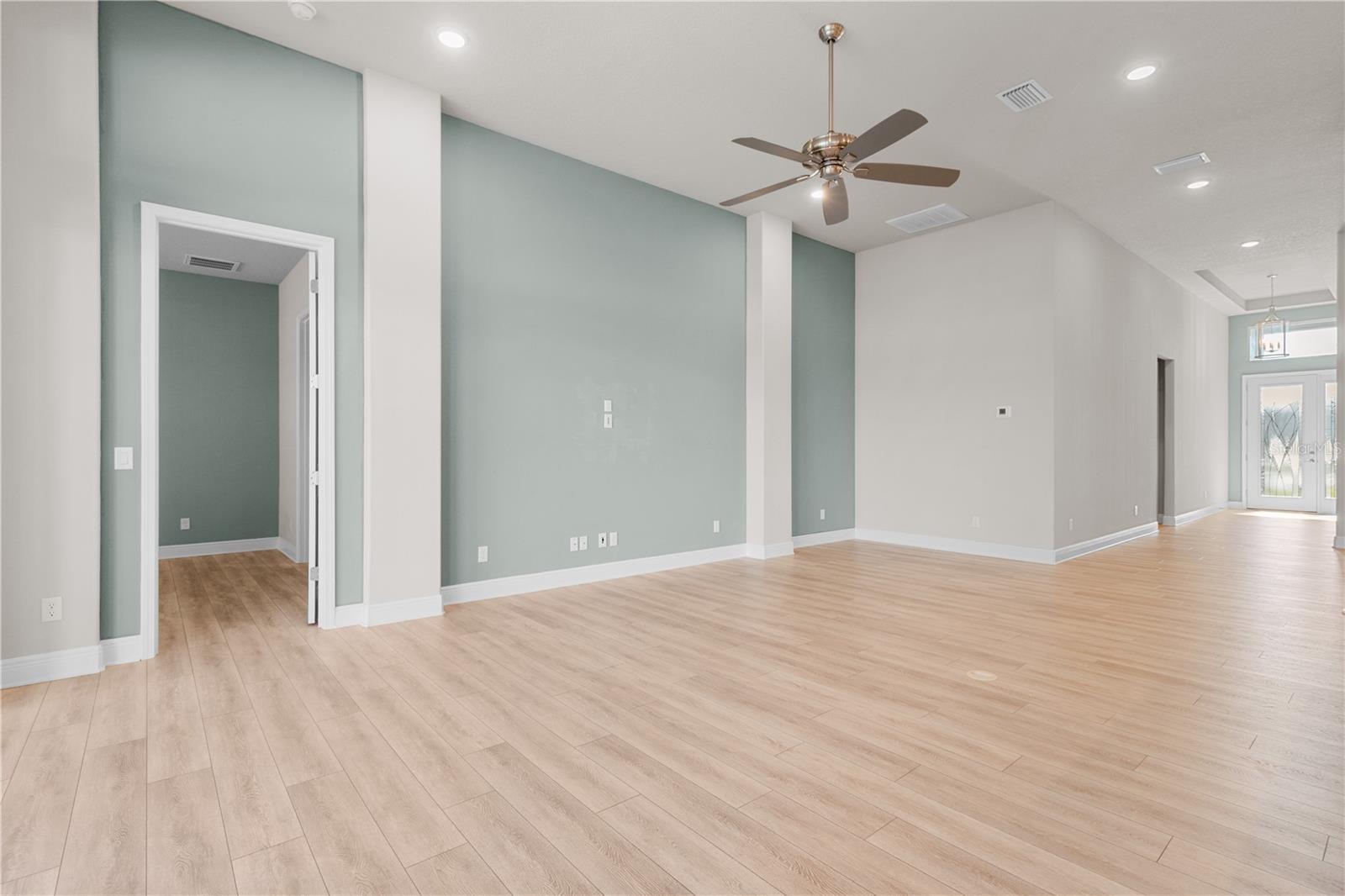1343 W GREENMEADOW PATH