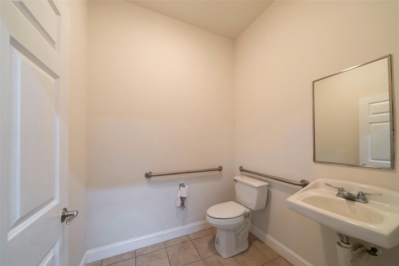 BONITA INDUST PARK ADD - Commercial Lease