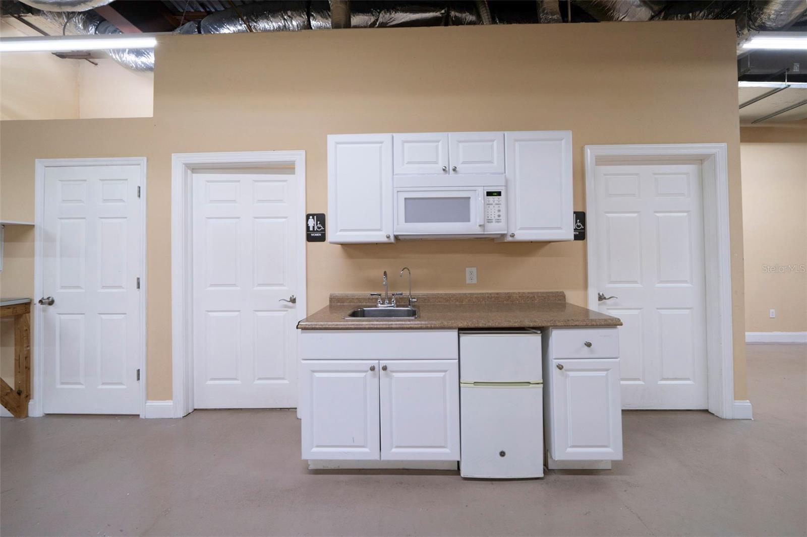 BONITA INDUST PARK ADD - Commercial Lease