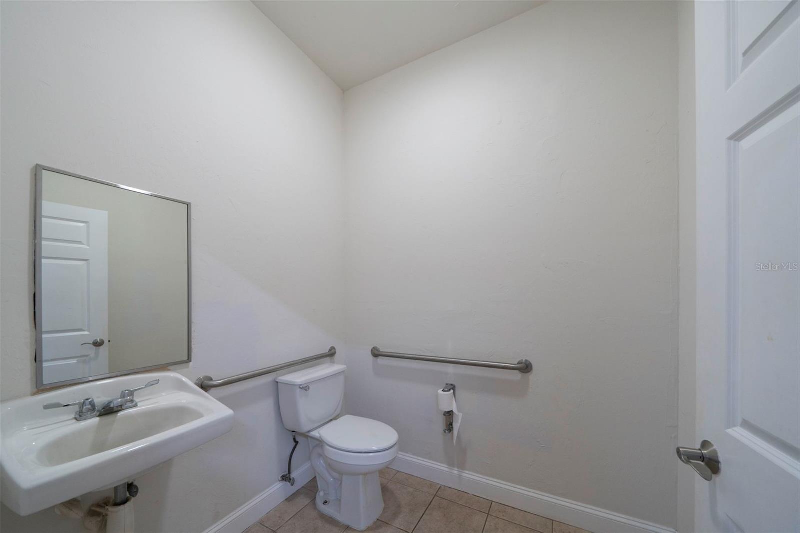 BONITA INDUST PARK ADD - Commercial Lease