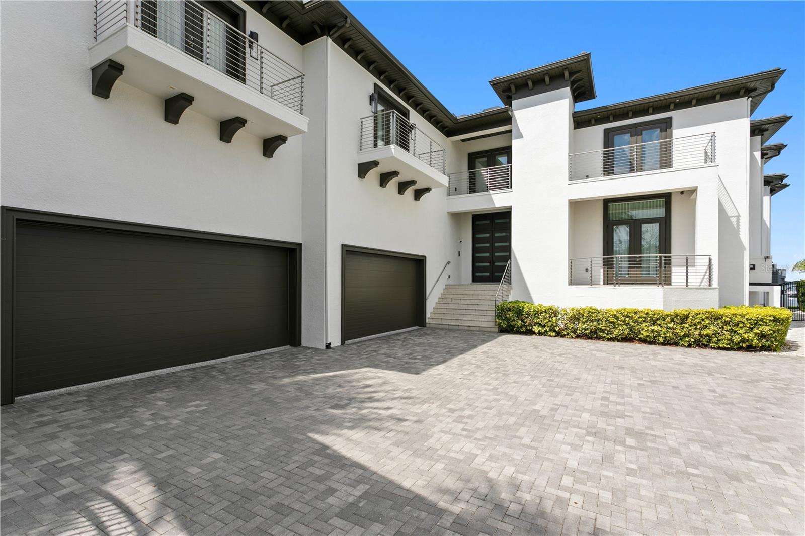 82 MARTINIQUE AVENUE