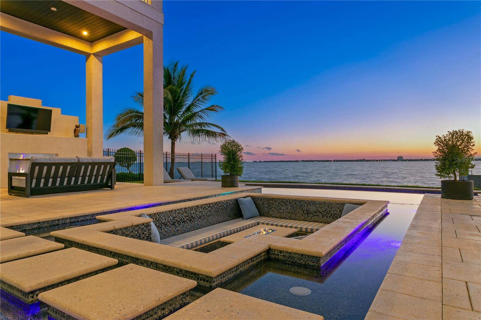 DAVIS ISLANDS REP OF PT O - Residential