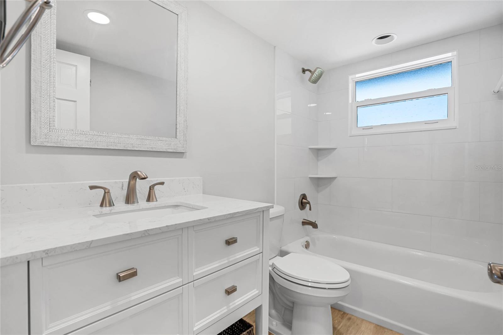 LAKEMONT ESTATES - Residential Lease
