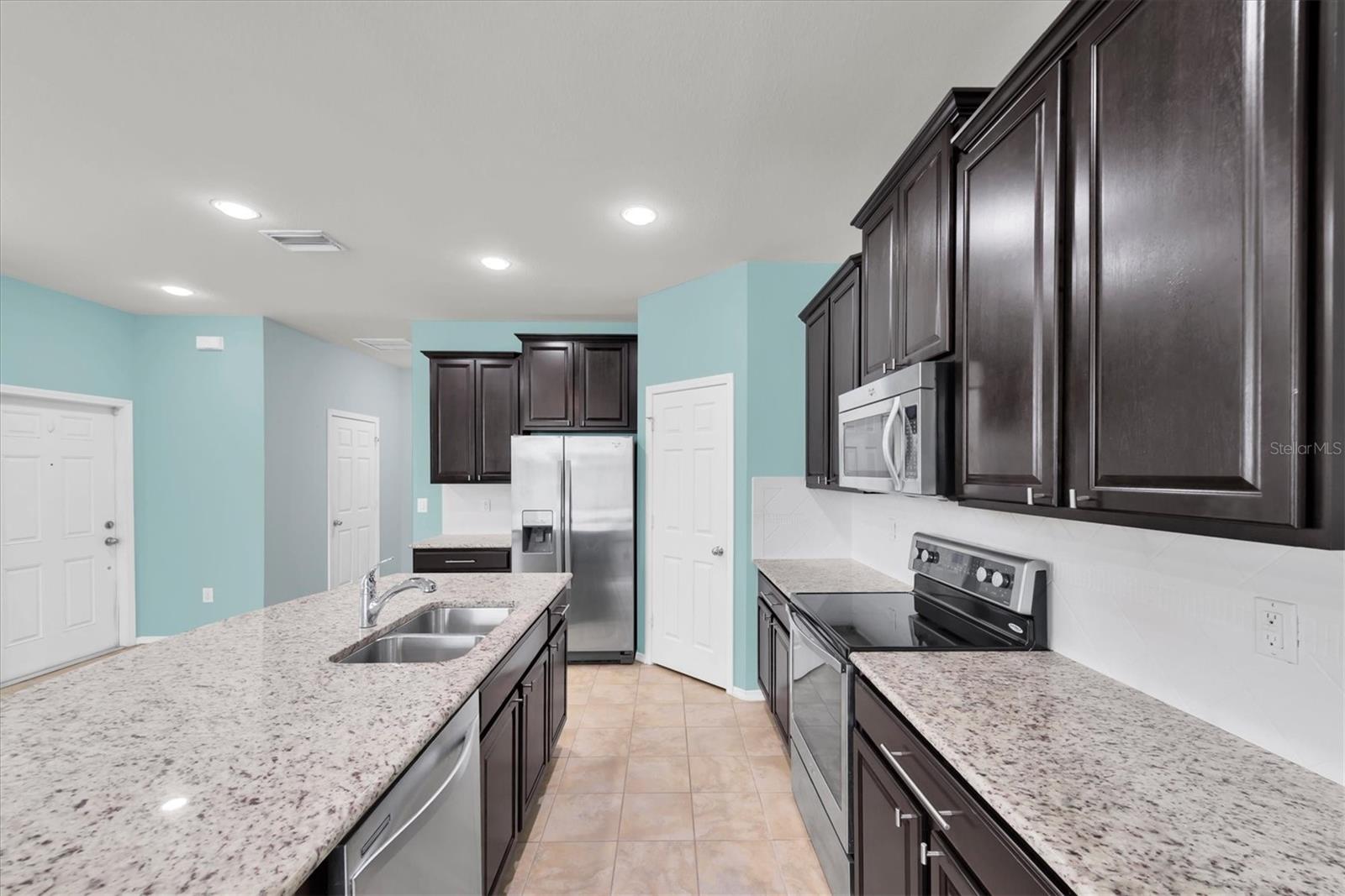 4958 WHITE SANDERLING COURT