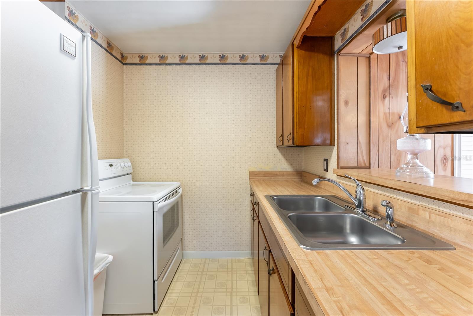 PEACH LAKE MANOR - Residential